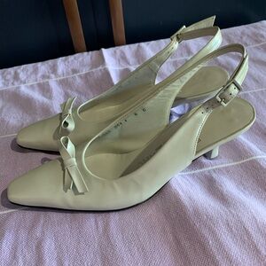 Off white kitten heels made in Italy